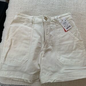 Unworn Women's Cream Shorts